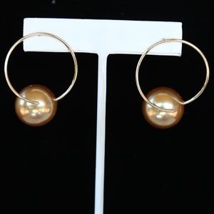 NWT GOLD HOOP WITH BIG GOLD PEARL EARRING
